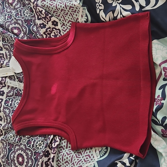 Anwnd Burgundy Tank Size M/L - Picture 3 of 4